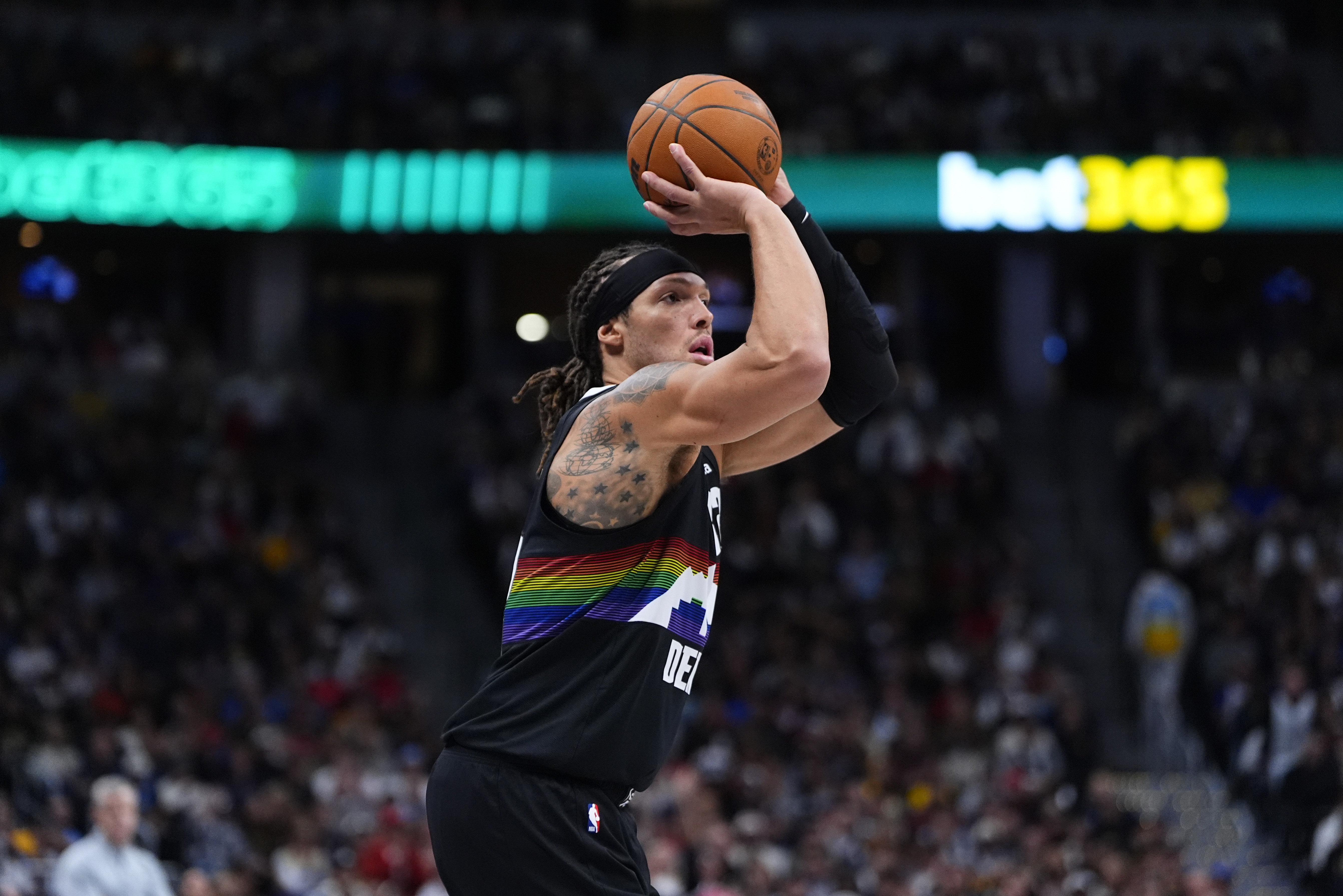 开云-腿筋受伤！阿隆·戈登下半场没首发 本场比赛回归存疑