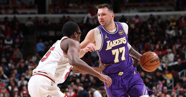 开云在线-东契奇46+7+11詹姆斯24+5 湖人客场轻取公牛