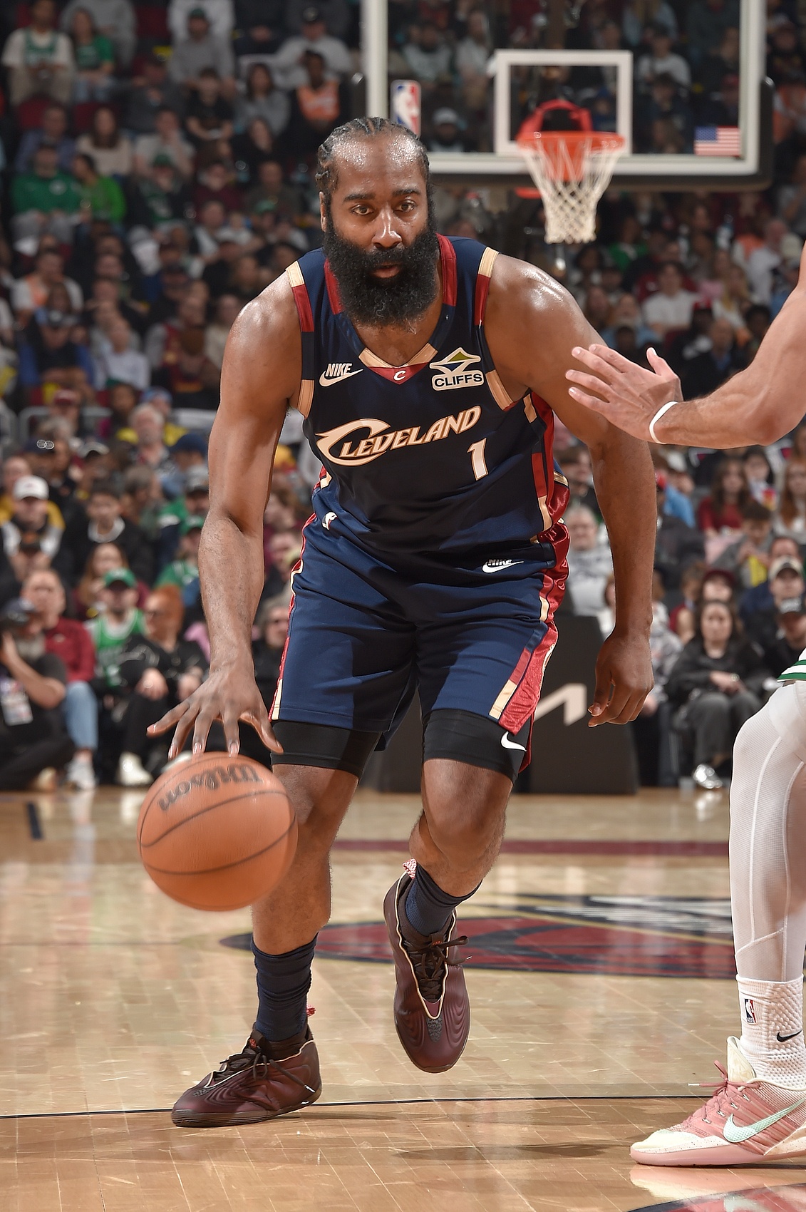 开云-可惜空砍！哈登骑士生涯首次单场30分 此前11场最高23分