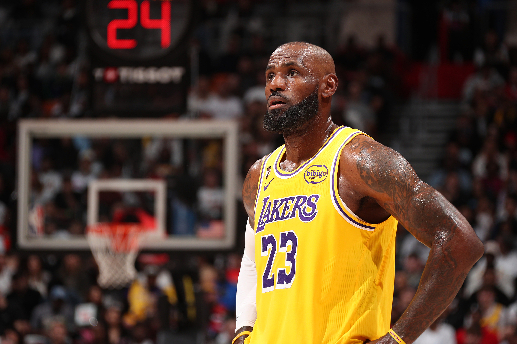 开云注册入口-詹姆斯出场数达1611场 追平帕里什并列NBA历史第一